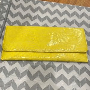 Yellow zebra clutch